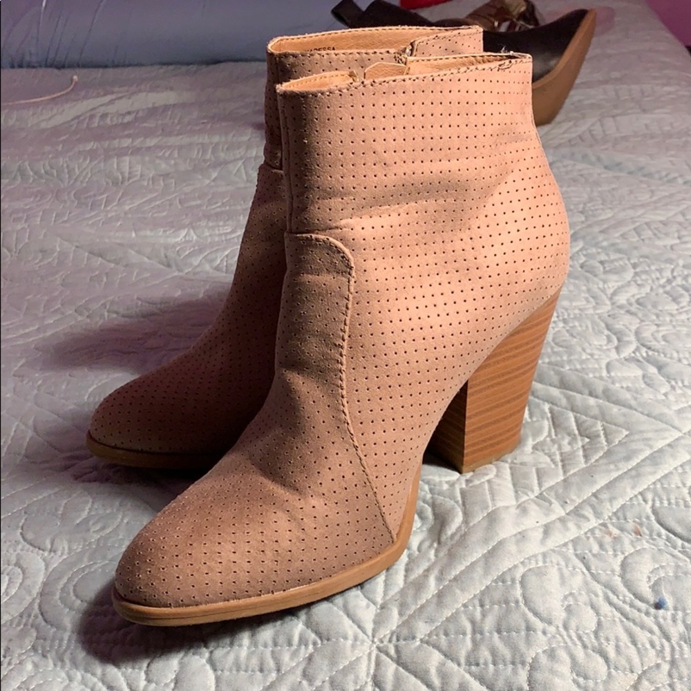JustFab Size 9 Tan Booties